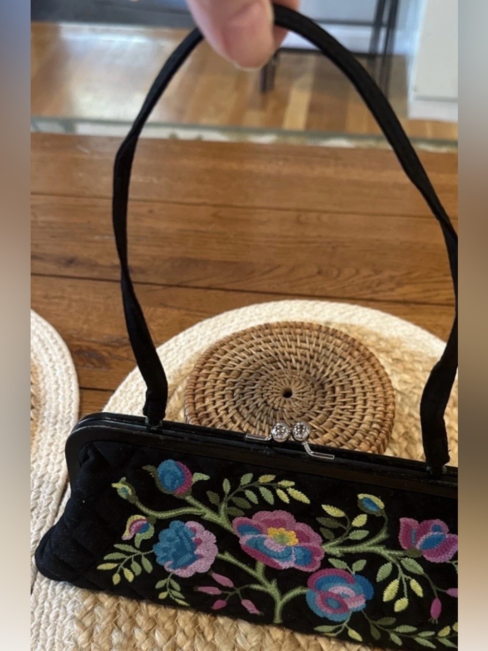 Vera Bradley Veronique Black Embroidered Purse Handbag Kiss Lock
